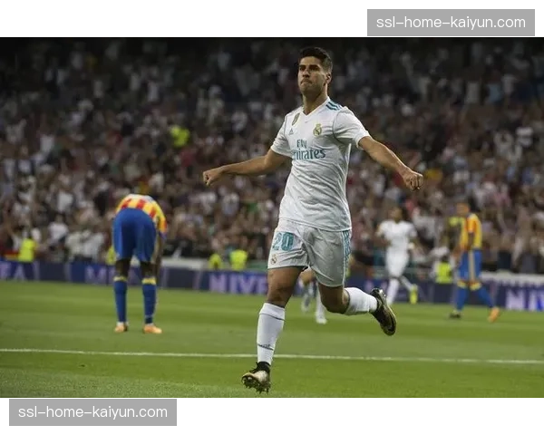 “战报：皇家马德里客场3-0完胜塞维利亚，提前八轮锁定西甲冠军”