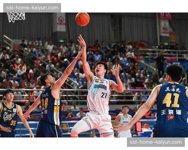 中国篮球协会发布报告,CBA联赛上赛季商业总收入创历史新高。